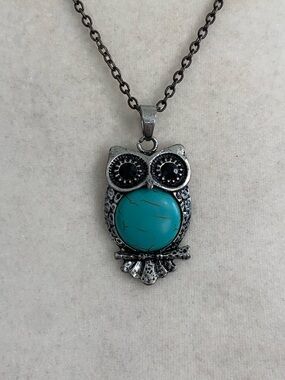 Turquoise Owl Pendant Necklace - Silver Tone